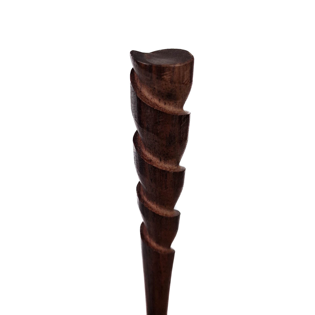 Große Haarnadel mit Spirale aus Holz