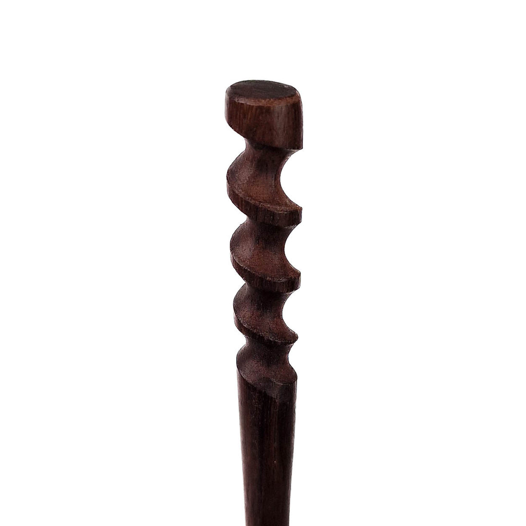 Stabile Haarnadel mit Spirale aus Holz