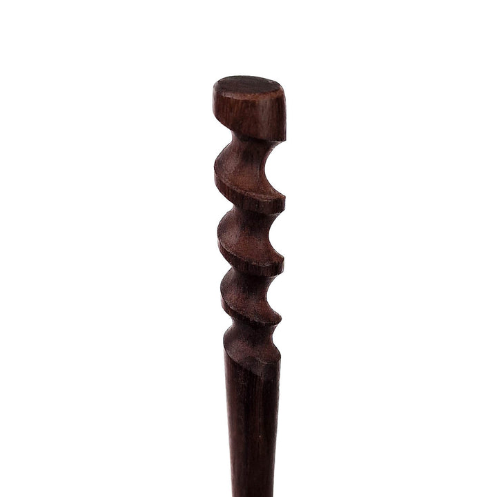 Stabile Haarnadel mit Spirale aus Holz