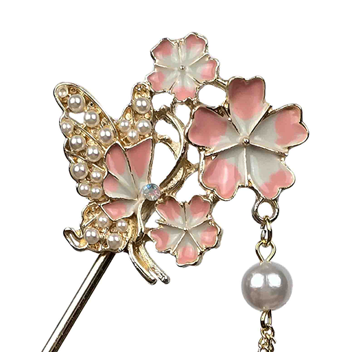 Prächtige Kirschblüten und Schmetterling